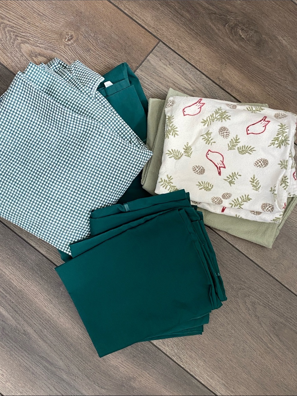 Twin Sheets Set w/ 4 pillow cases